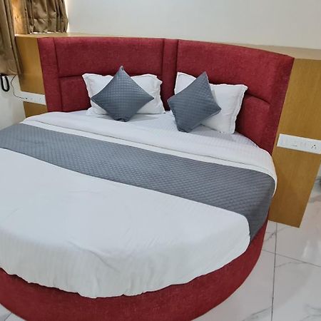 Hotel Vivan Vadodara Eksteriør bilde