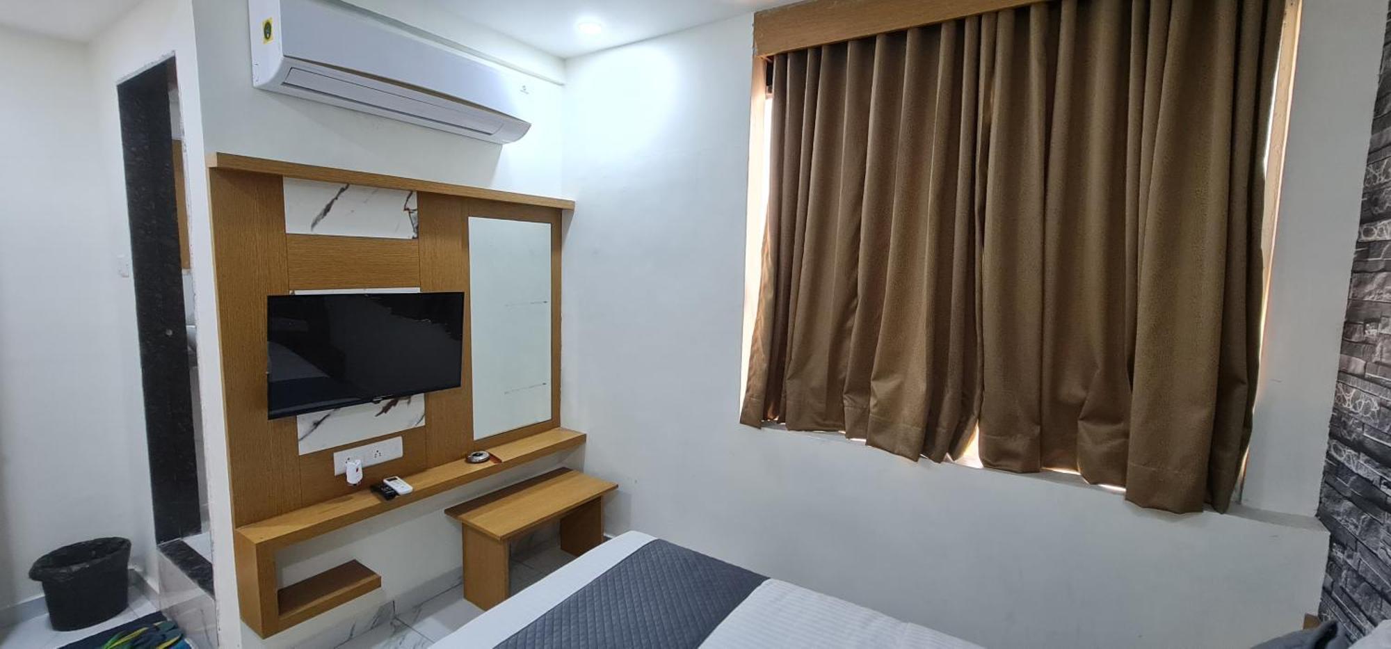 Hotel Vivan Vadodara Eksteriør bilde
