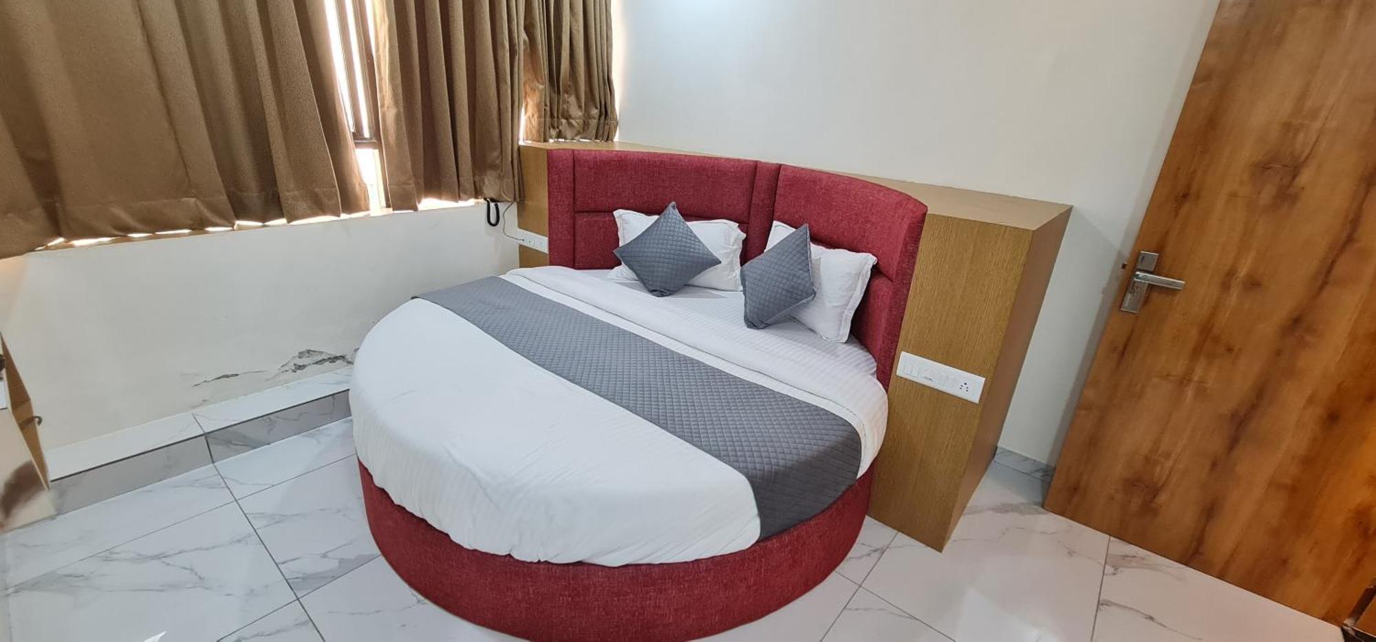 Hotel Vivan Vadodara Eksteriør bilde