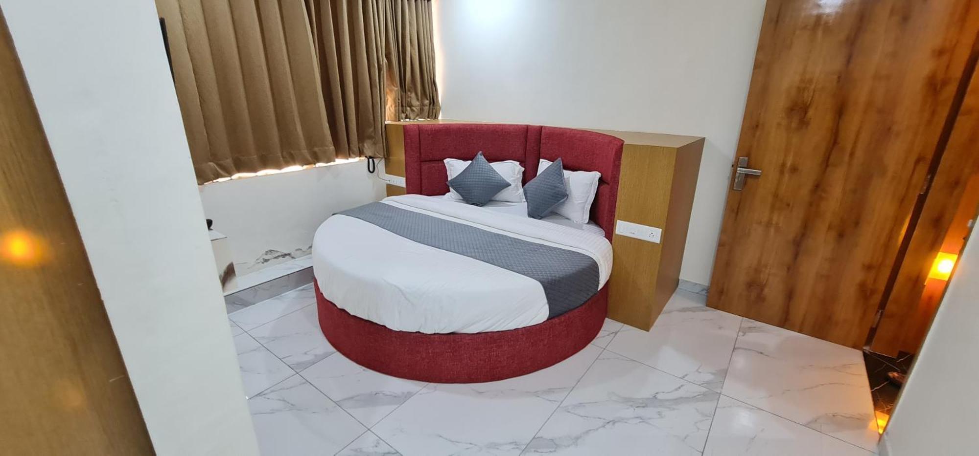 Hotel Vivan Vadodara Eksteriør bilde
