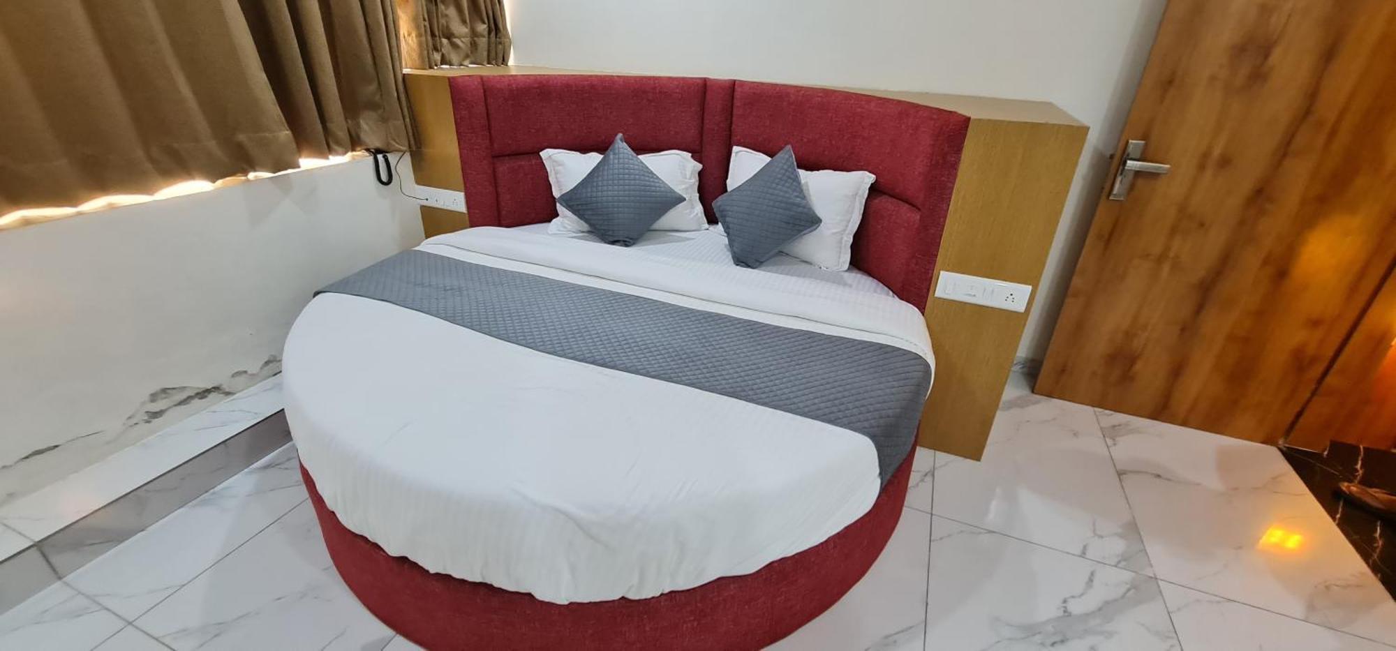 Hotel Vivan Vadodara Eksteriør bilde